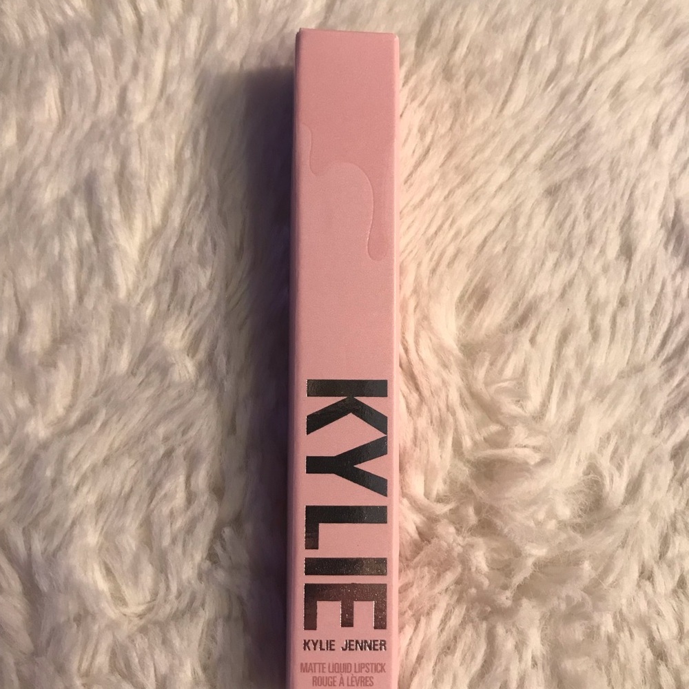 Kylie Jenner Matte Liquid Lipstick in Pink